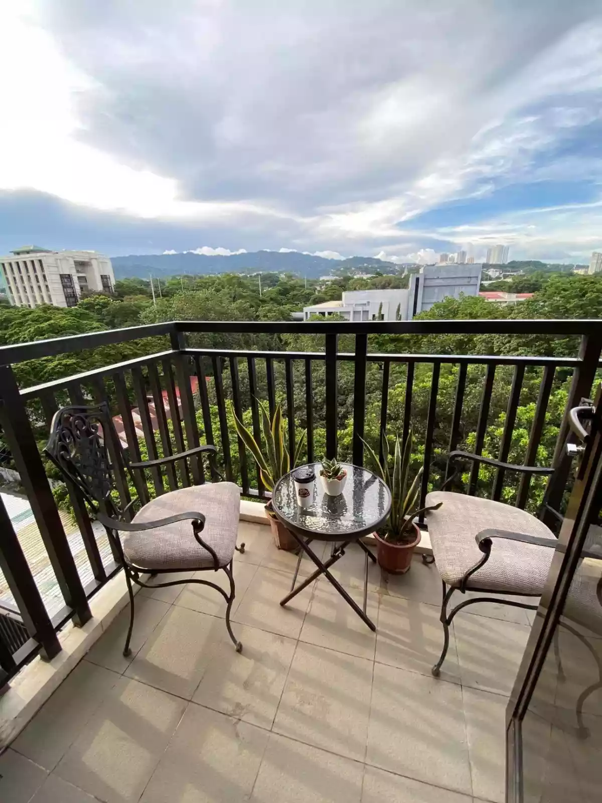 One Bedroom Furnished Condo with Balcony at AZALEA PLACE - CEBU CITY  - photo 3