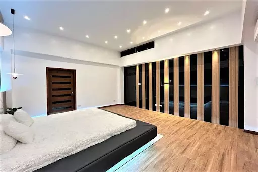 Open photo 11 of 21 — ? FOR SALE: 3 LEVEL HOUSE WITH ROOF DECK AND POOL