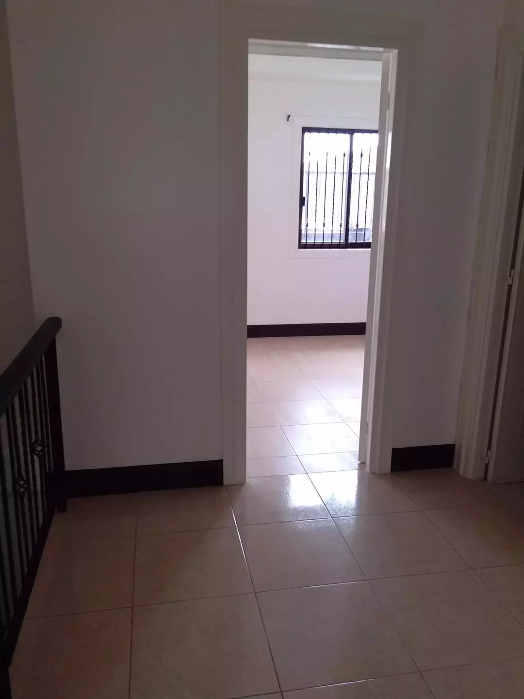 For Rent! 4 bedroom town house in Peace Valley, Capitol Site Lahug Cebu City — Townhouse in Cebu City, Cebu, Philippines — Photo 5
