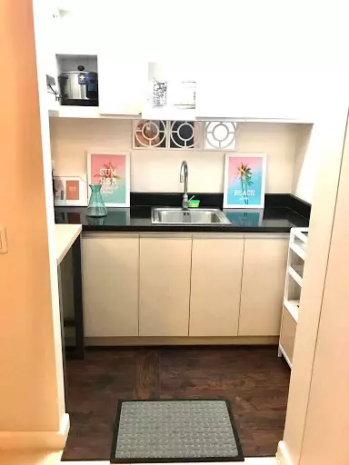 Ayala Solinea Tower2 1BR 43sqm 11thP window view Roads n Mall include Dinning, Kichenete, Bedroom Set, Hotcold shower, Wifi n Phone, good for office - photo 4