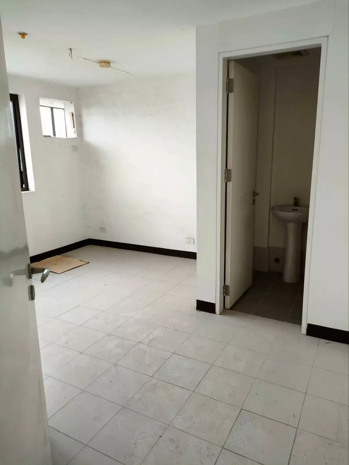FOR SALE! The Persimmon Condo — 2 Bedrooms in M. Borces Street, Cebu City, Central Visayas — Photo 4