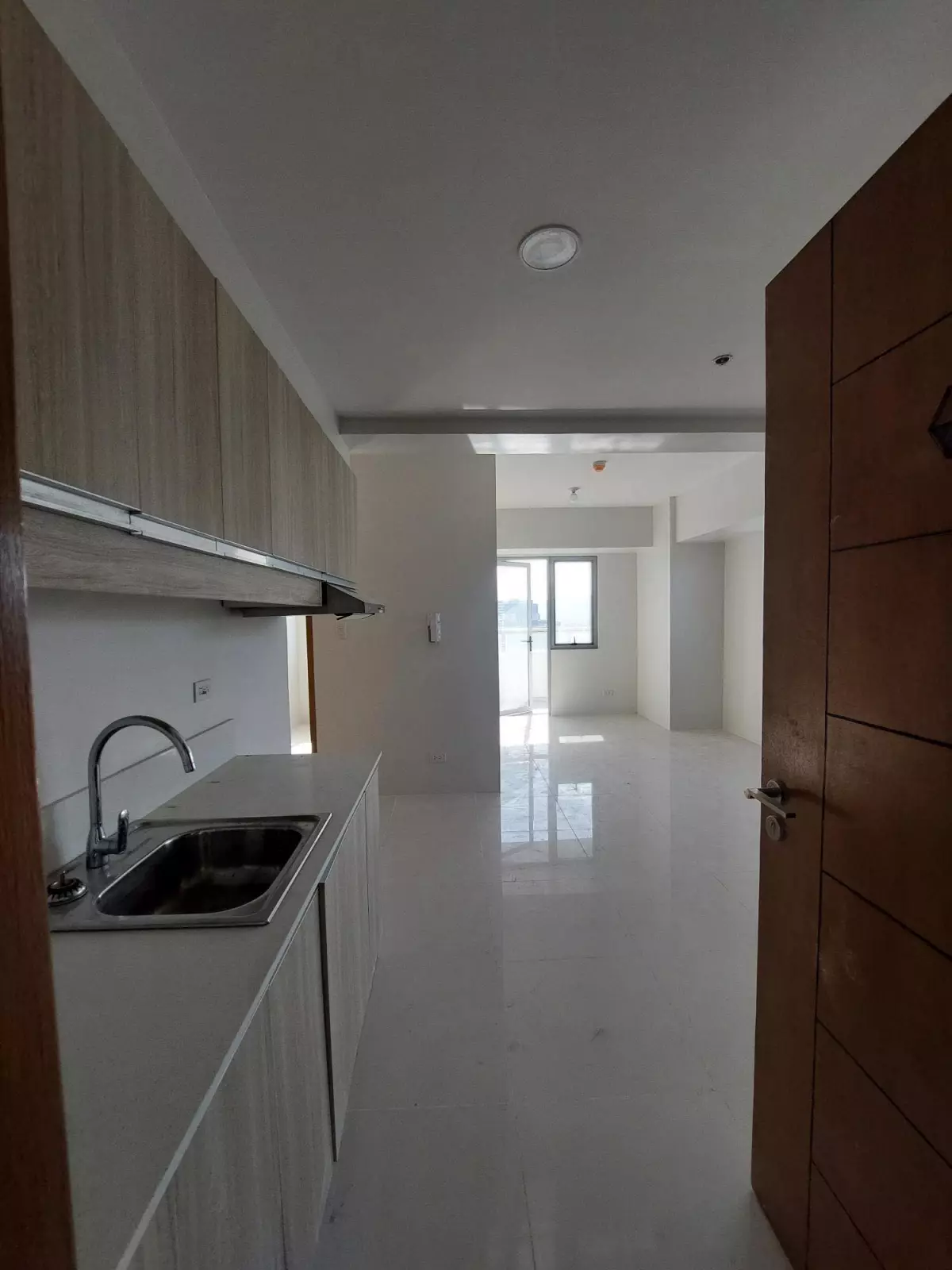 Open photo 19 of 19 — Taft East Gate 2Bedroom For Assume Save 7Million for the Current Price 