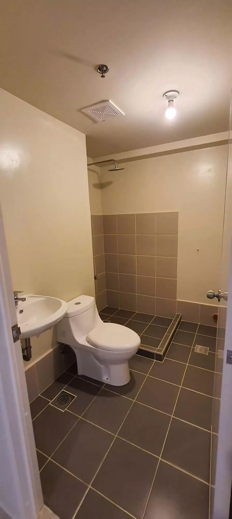 Condo in Avida Turf BGC Taguig For Rent/For Sale — 1 Bedroom in Lane South, Taguig, Metro Manila — Photo 5