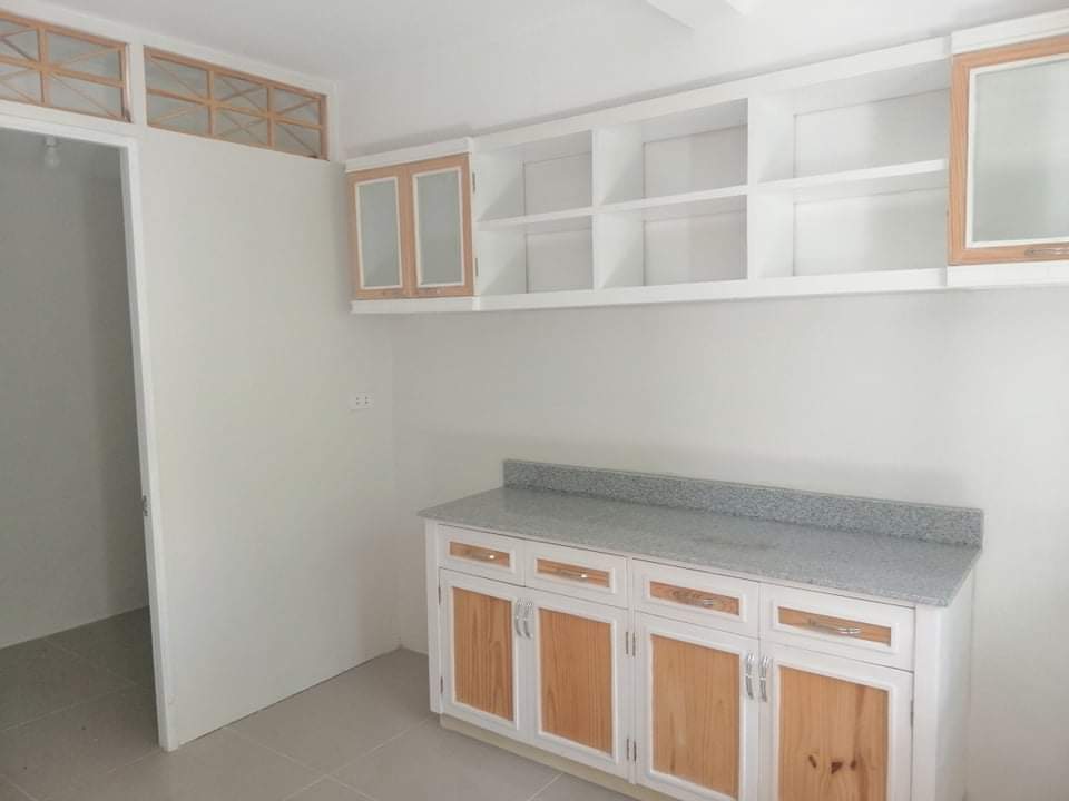 HOUSE & LOT FOR RENT  - photo 3