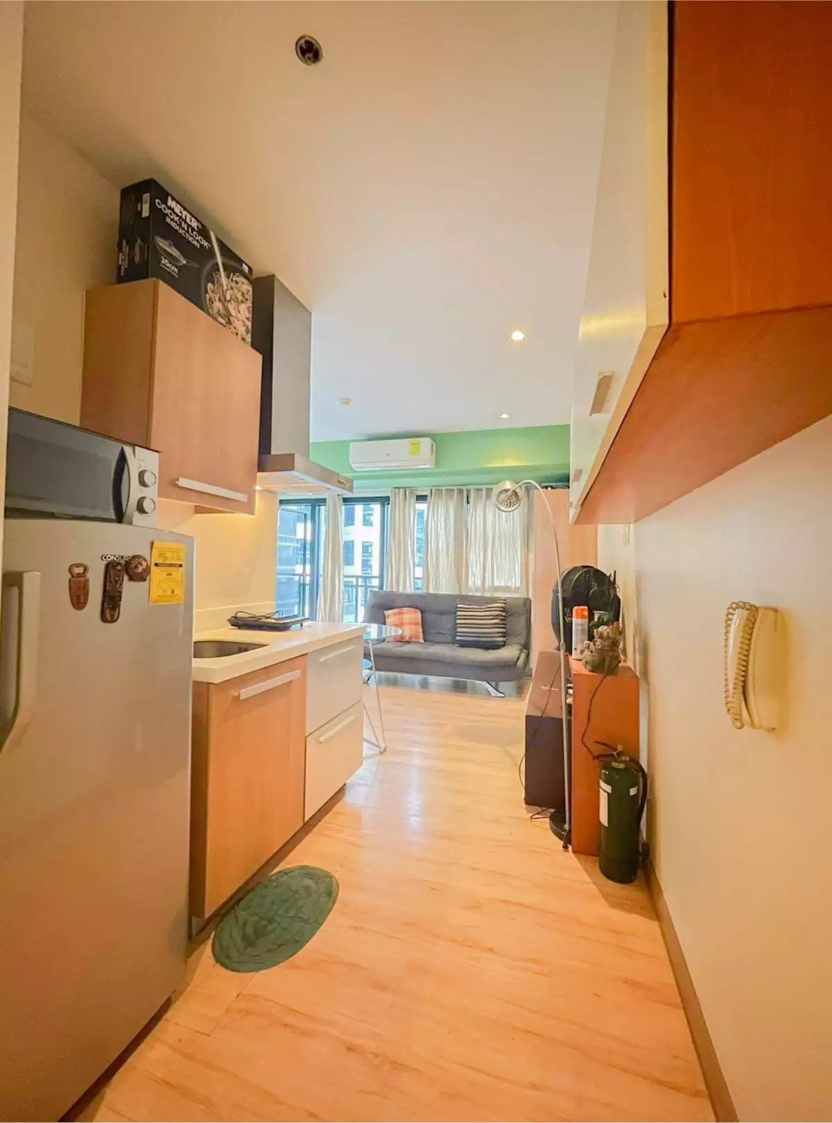 STUDIO UNIT w/ BALCONY FOR LEASE at KNIGHTSBRIDGE RESIDENCES, Makati   - photo 6