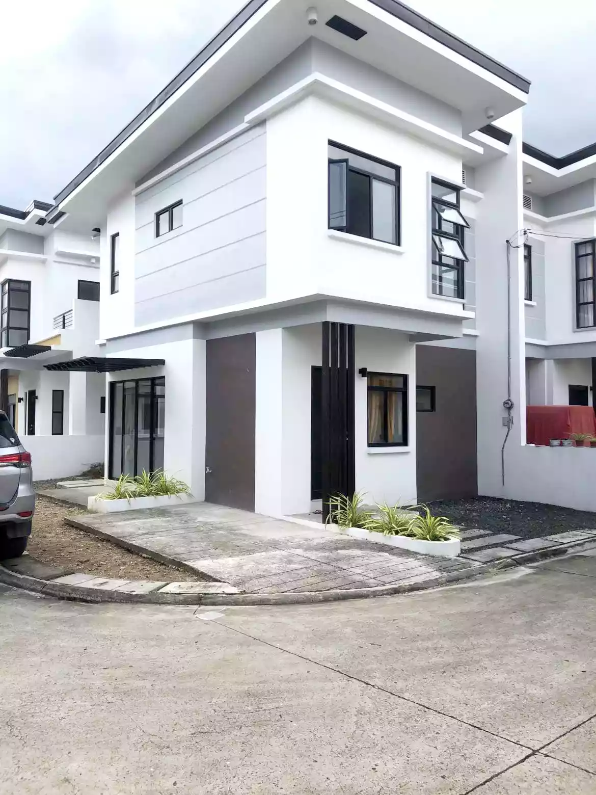 Townhouse End Unit For Rent/Sale — Townhouse in Estaka, Minglanilla, Cebu — Photo 3