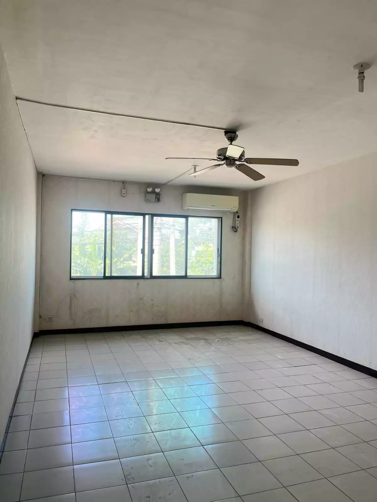 Open photo 17 of 17 — 3 STOREY COMMERCIAL BUILDING  FOR SALE