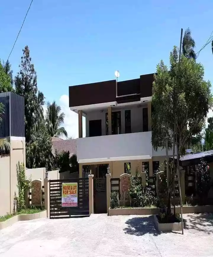 BEACH RESORT w/ 2 STOREY HOUSE & LOT