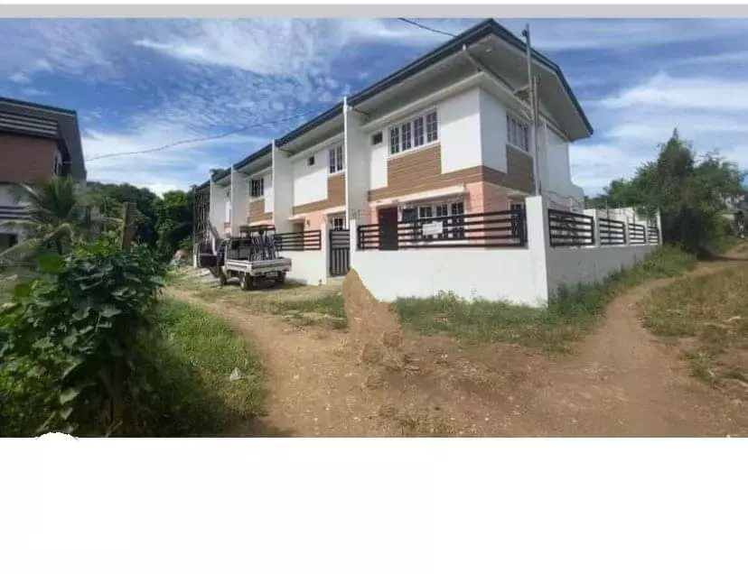 Fully Furnished Townhouse For Rent in Estaca Compostela 