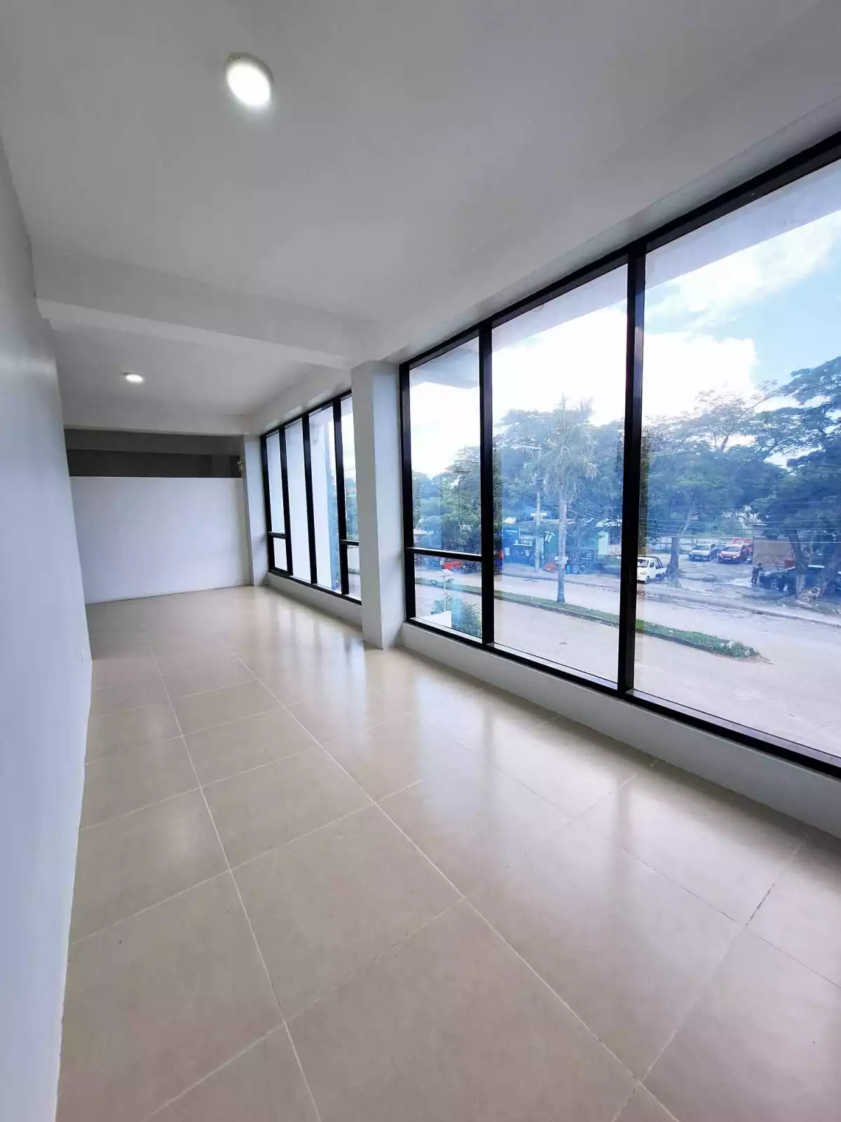 COMMERCIAL SPACE FOR RENT — Space in Consolacion, Cebu, Philippines — Photo 5