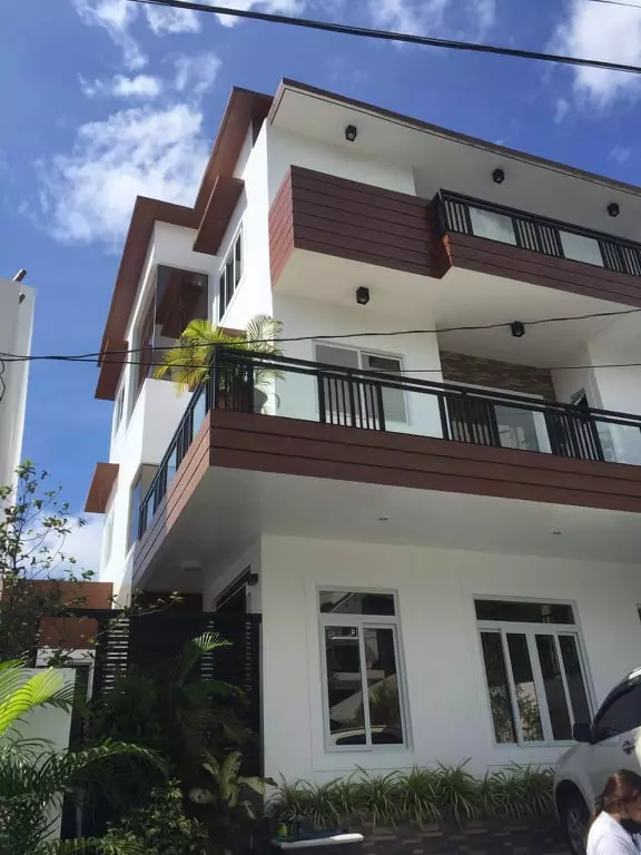 3 Storey House and lot in Newtown  Estate Pardo