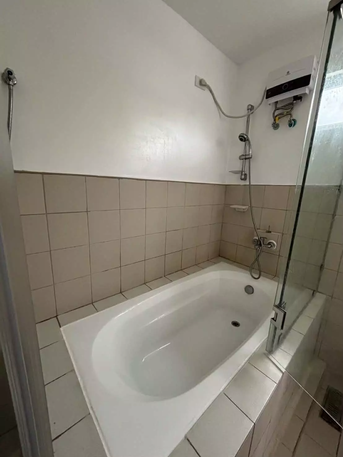 House and Lot for Sale Palacios Grande -4Br — House and Lot in Royal Palm Quatro, 16th street, Biking — Photo 3