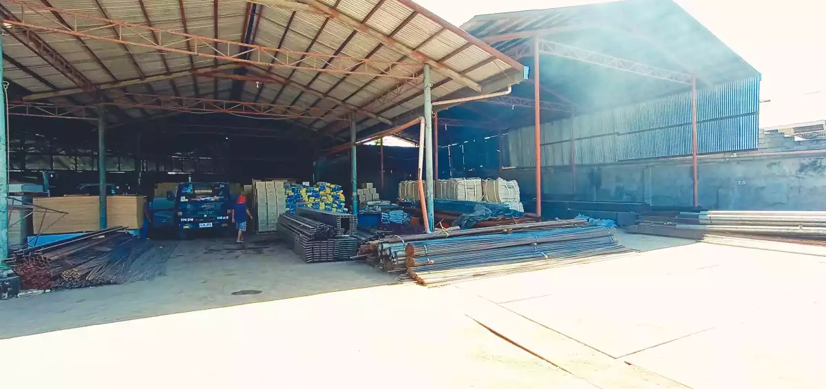 2000sqm Lot w/ a Warehouse a 2 houses