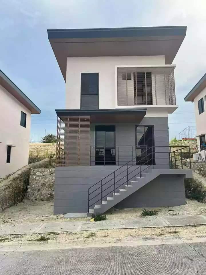 ASSUME HOUSE AND LOT IN AMOA SUBDIVISION  - photo 3