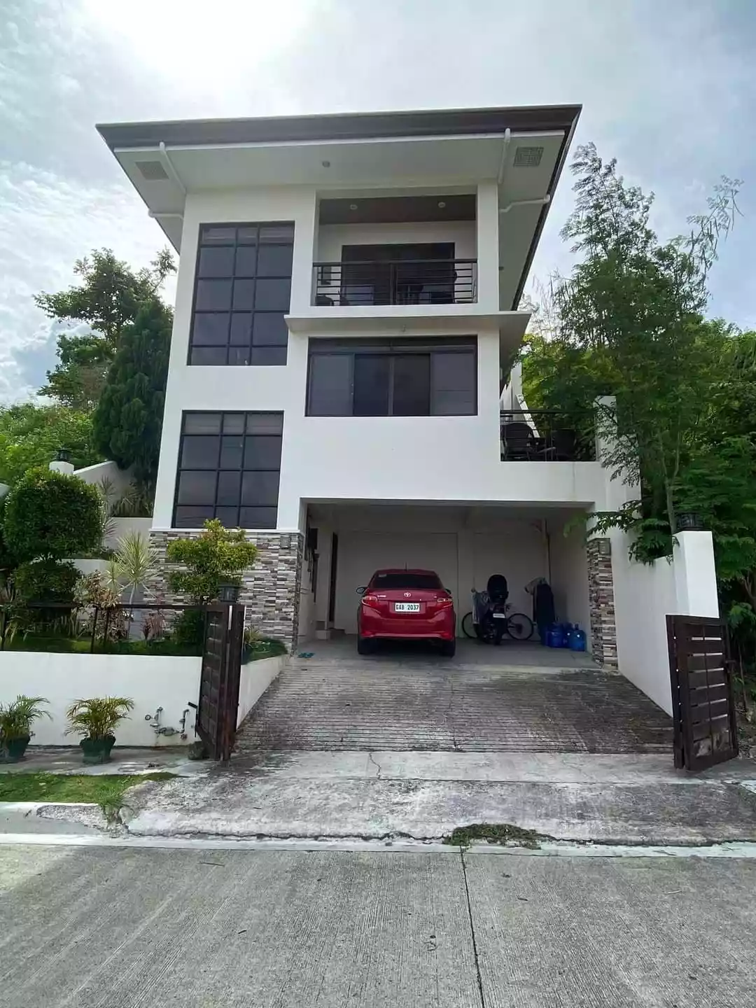 A 3-storey House and Lot for sale in Talisay City Cebu Philippines - photo 2