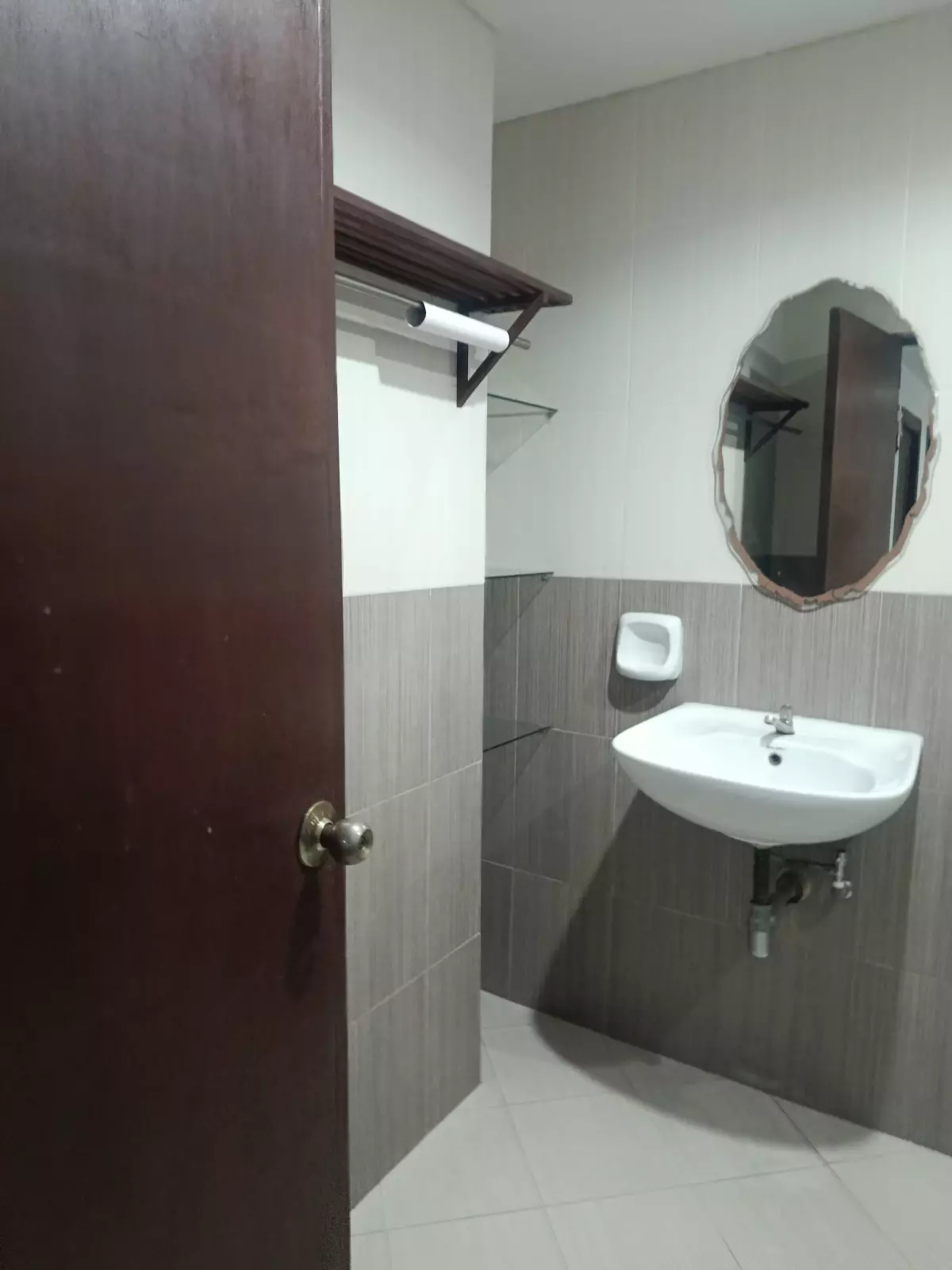 Open photo 11 of 12 — 162 sqm Office-Condominium Unit in Club Ultima, Cebu City