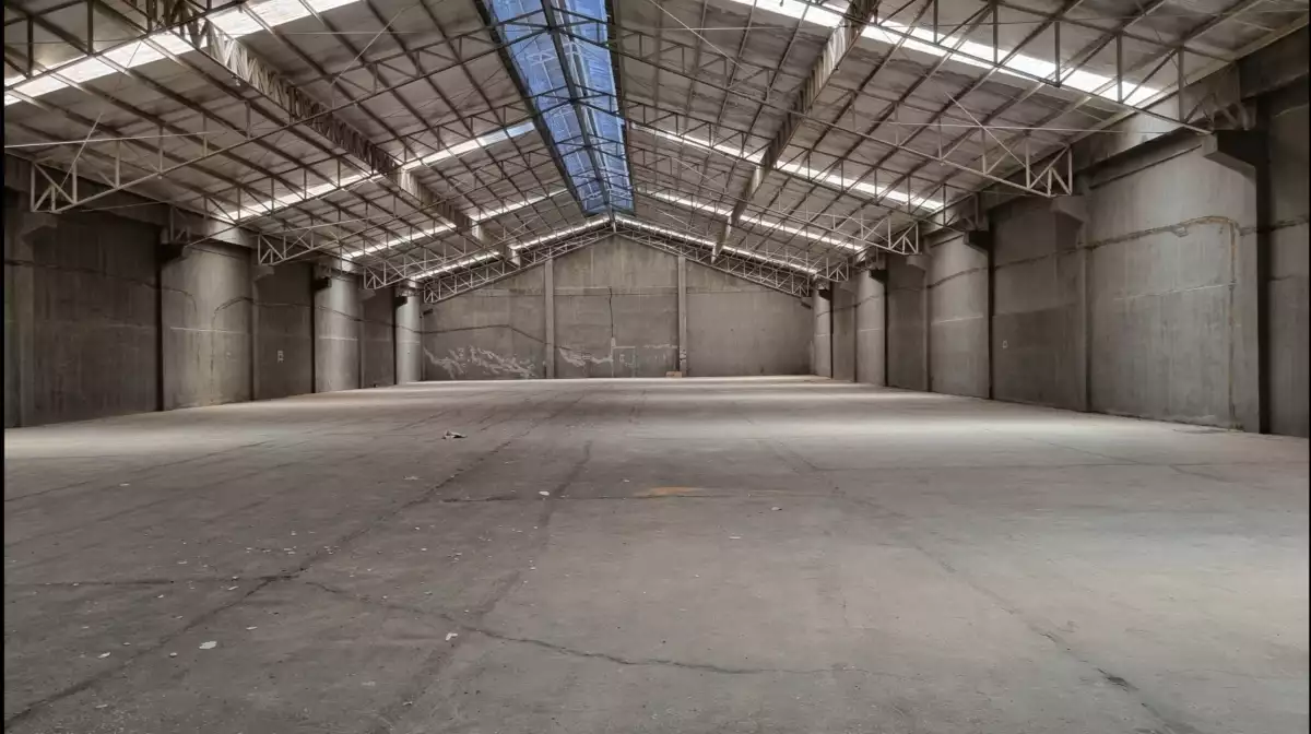 BIG WAREHOUSES FOR LEASE NEAR THE HI-WAY IN CDO