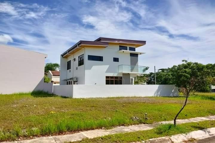Open photo 17 of 21 — HOUSE AND LOT