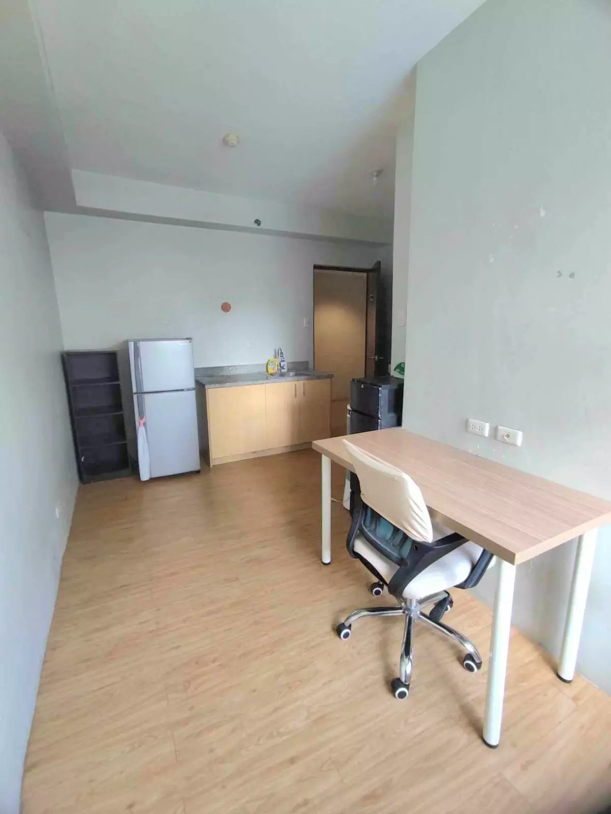 FOR SALE SEMI FURNISHED ONE BEDROOM UNIT AT MIVESA GARDEN RESIDENCES AT LAHUG CEBU CITY - photo 4