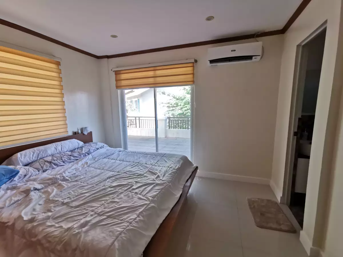 3 Bedrooms and 2 Toilet and Bath with Stockroom and Laundry  - photo 7