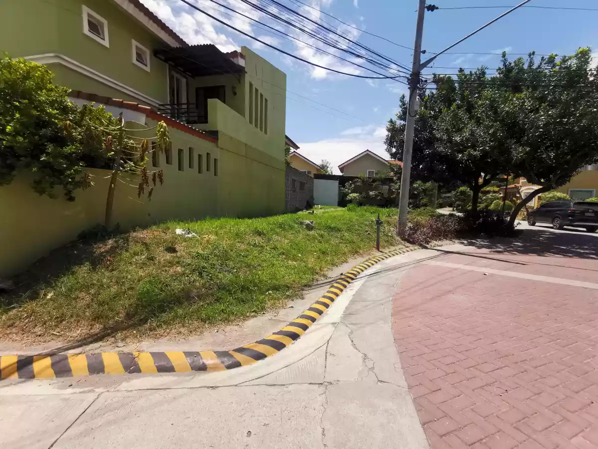 195sqm Lot at Entrance Corner Lot of Camella Gensan  - photo 5