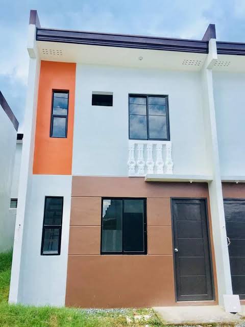 2-Storey Townhouse For Sale Tierra Nava Carcar City  - photo 3