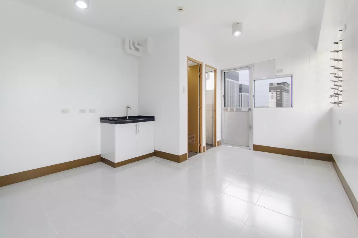 Corner Studio Unit with Large Balcony beside IT Park - photo 6