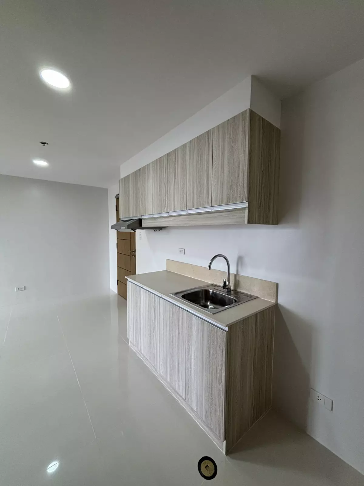 1-Bedroom Unit for Sale at Taft East Gate – Cebu Business Park — 1 Bedroom in Pope John Paul II Avenue, Cebu City, Central Visayas — Photo 2