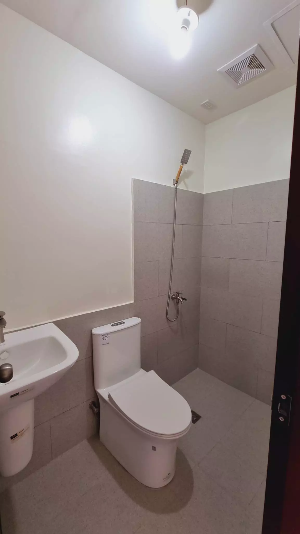 For Sale! Ready for Occupancy Studio Units at The Median! — Studio in Cebu City, Cebu, Philippines — Photo 4
