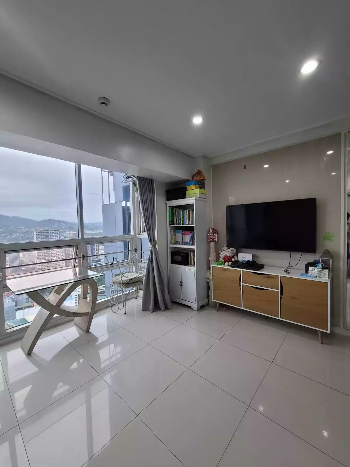 Crown Regency lower PentHouse unit - photo 4