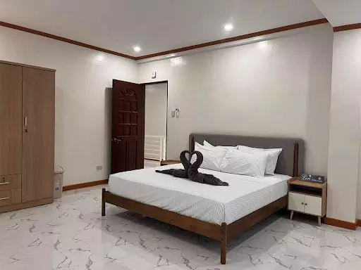 Open photo 11 of 12 —  Apartelle