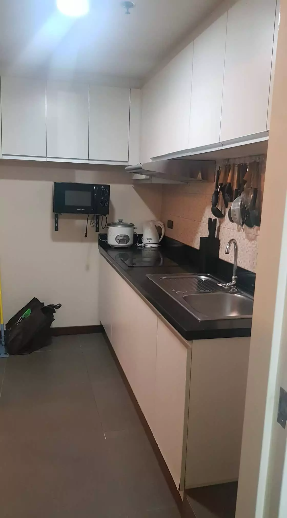 RUSH SALE 2 BEDROOM IN AMALFI OASIS (WITH 2 CAR PARK) — 2 Bedrooms in Cebu South Road Properties, Cebu City, Cebu — Photo 5