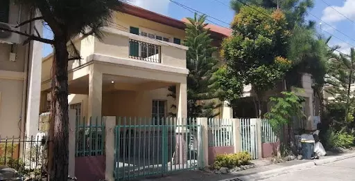 Lovely as a tree. Price is negotiable — House and Lot in Dumaguete, Negros Oriental, Philippines — Photo 4
