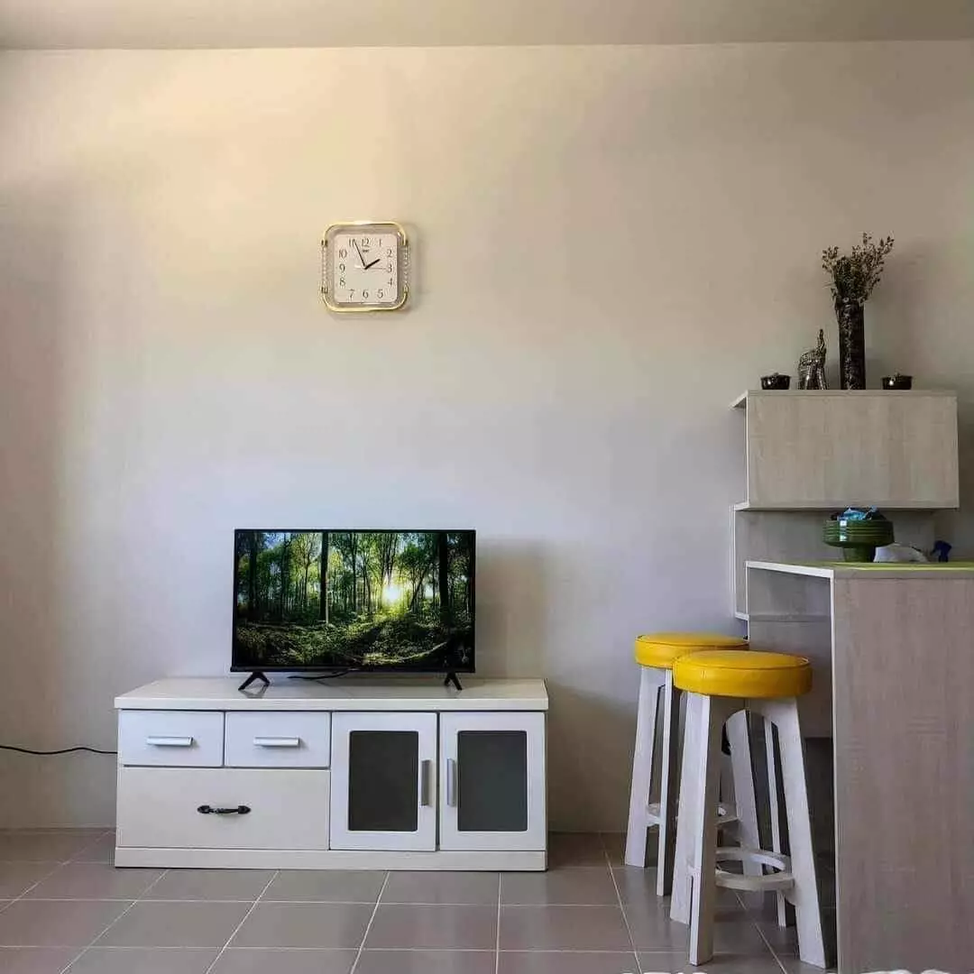 Fully Furnished Studio Unit near Indiana Aerospace University 