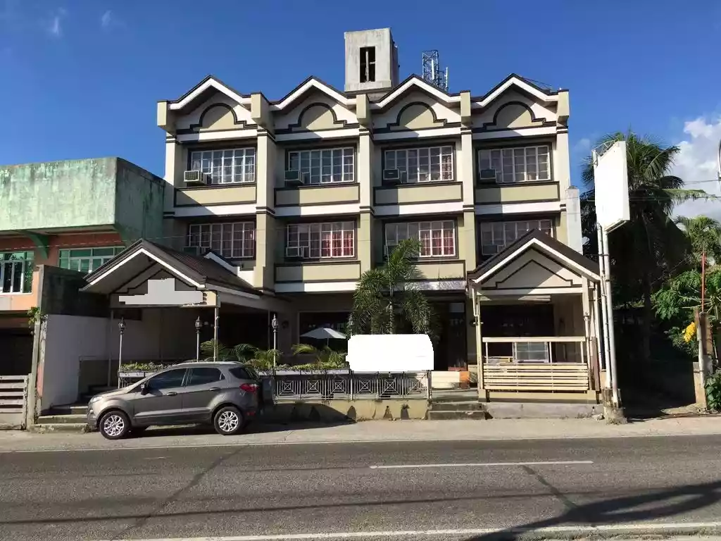 Beautiful 20 room commercial property!