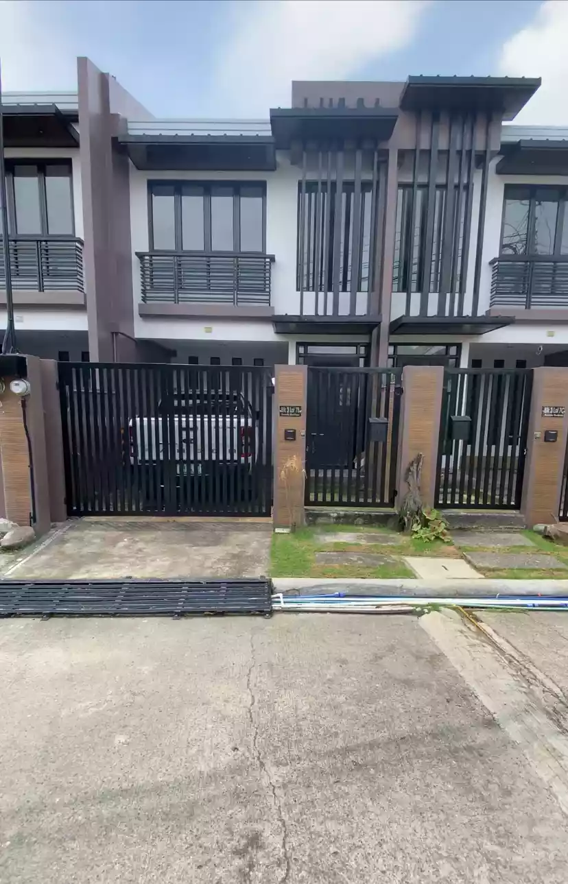 MODERN TOWNHOUSE W/ BASEMENT HUNDRED METERS AWAY TO HIGHWAY — Townhouse in Mandaue City, Cebu, Philippines — Photo 2