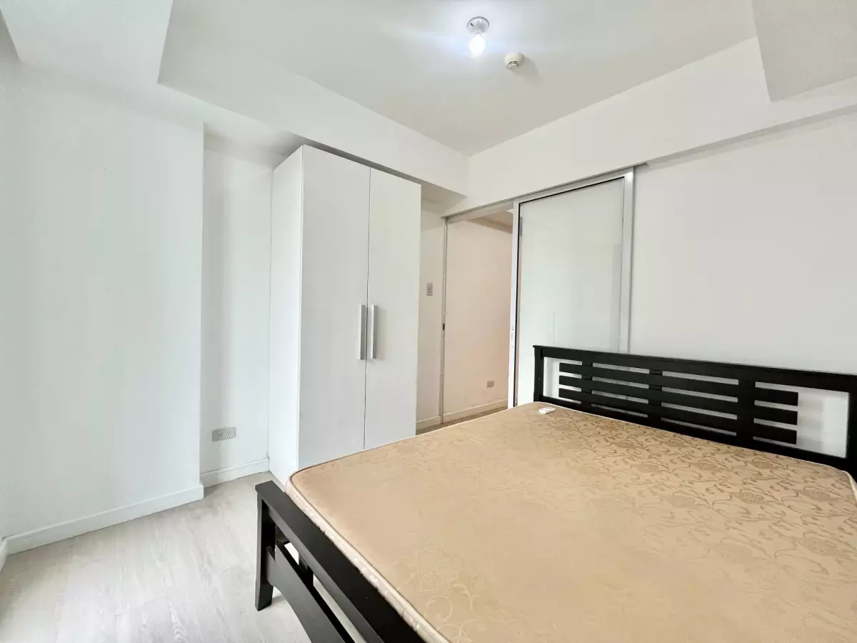 AZURE URBAN RESORT RESIDENCES 2BR FURNISHED UNIT w/ BALCONY FOR RENT — 2 Bedrooms in Azure Urban Residences, West Service Road, Parañaque — Photo 5