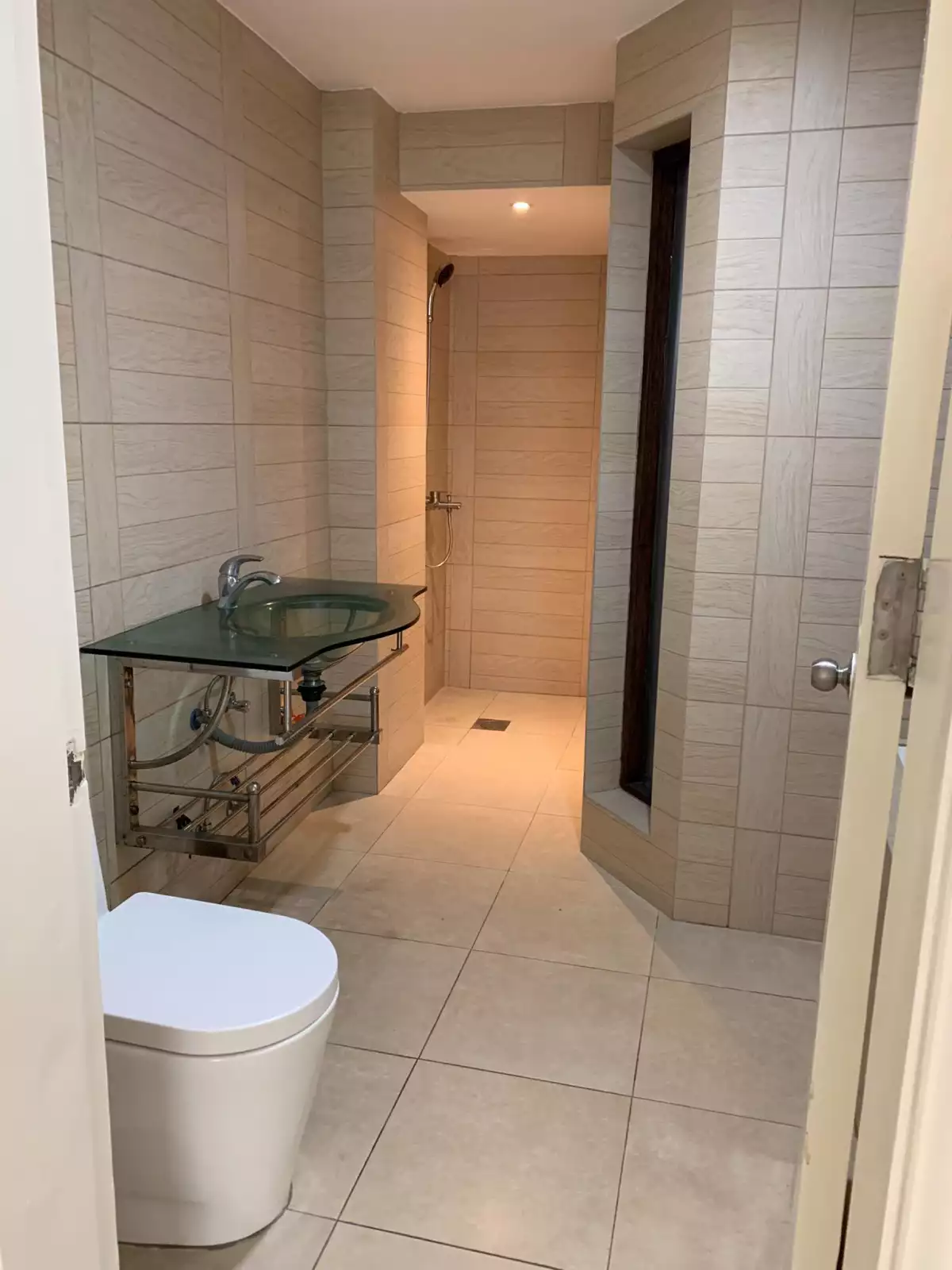 3 storey house fot rent in banilad - photo 4