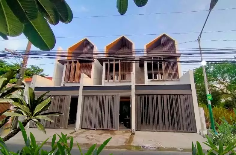 BRAND NEW 3 STOREY MODERN TOWNHOUSE  - photo 2