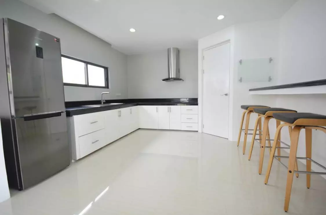 For Sale: House & Lot at White Sands Villa — House and Lot in Maribago, Lapu-Lapu City, 6015 Cebu — Photo 2