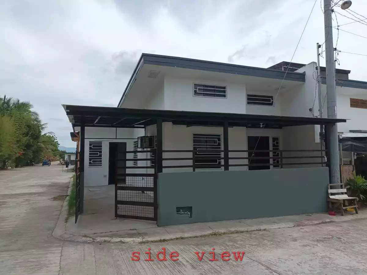 2BR Corner House & Lot in Windsor For Rent - photo 6