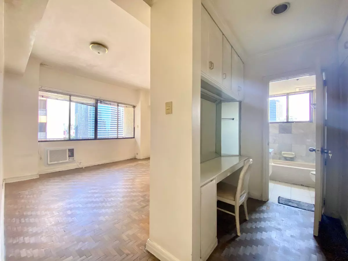 SPACIOUS 3BR CORNER UNIT FOR RENT at Skyland Plaza Tower, Makati   - photo 2