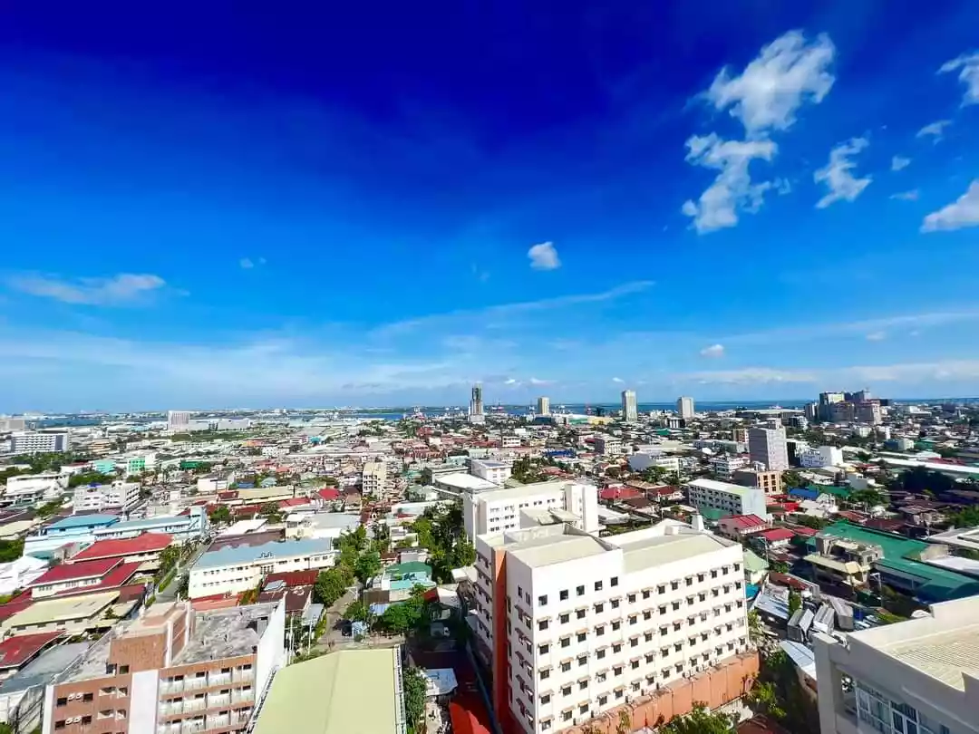 3BR condominium in East Aurora Mabolo - photo 3