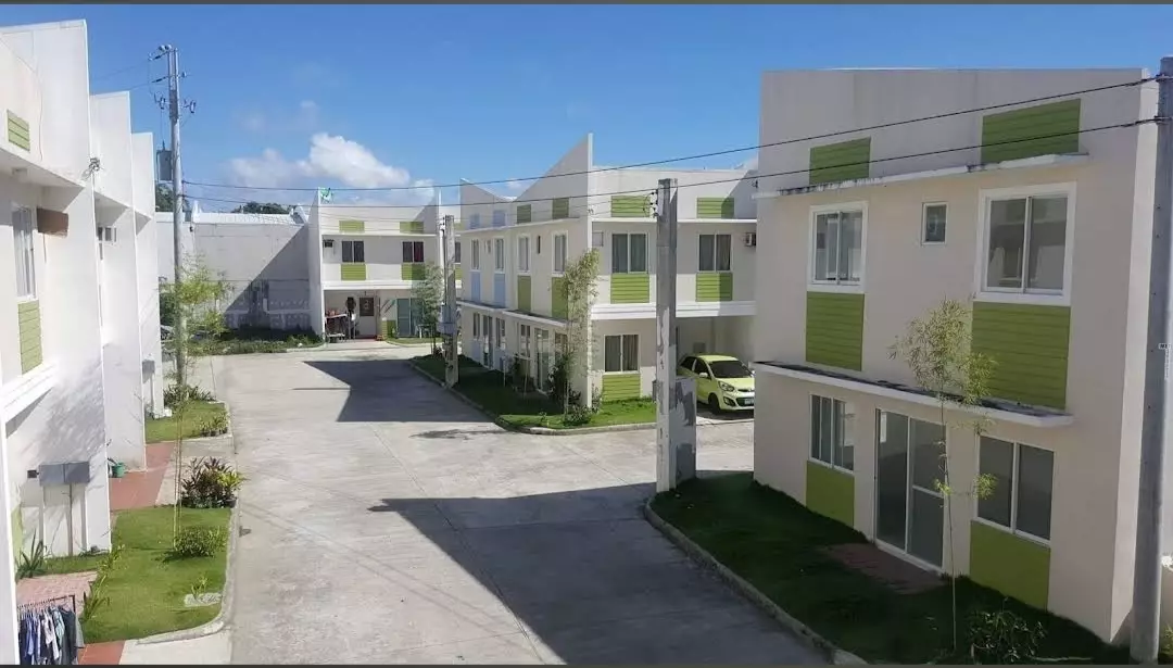 Rush for Sale Townhouse in Lapu lapu Cebu