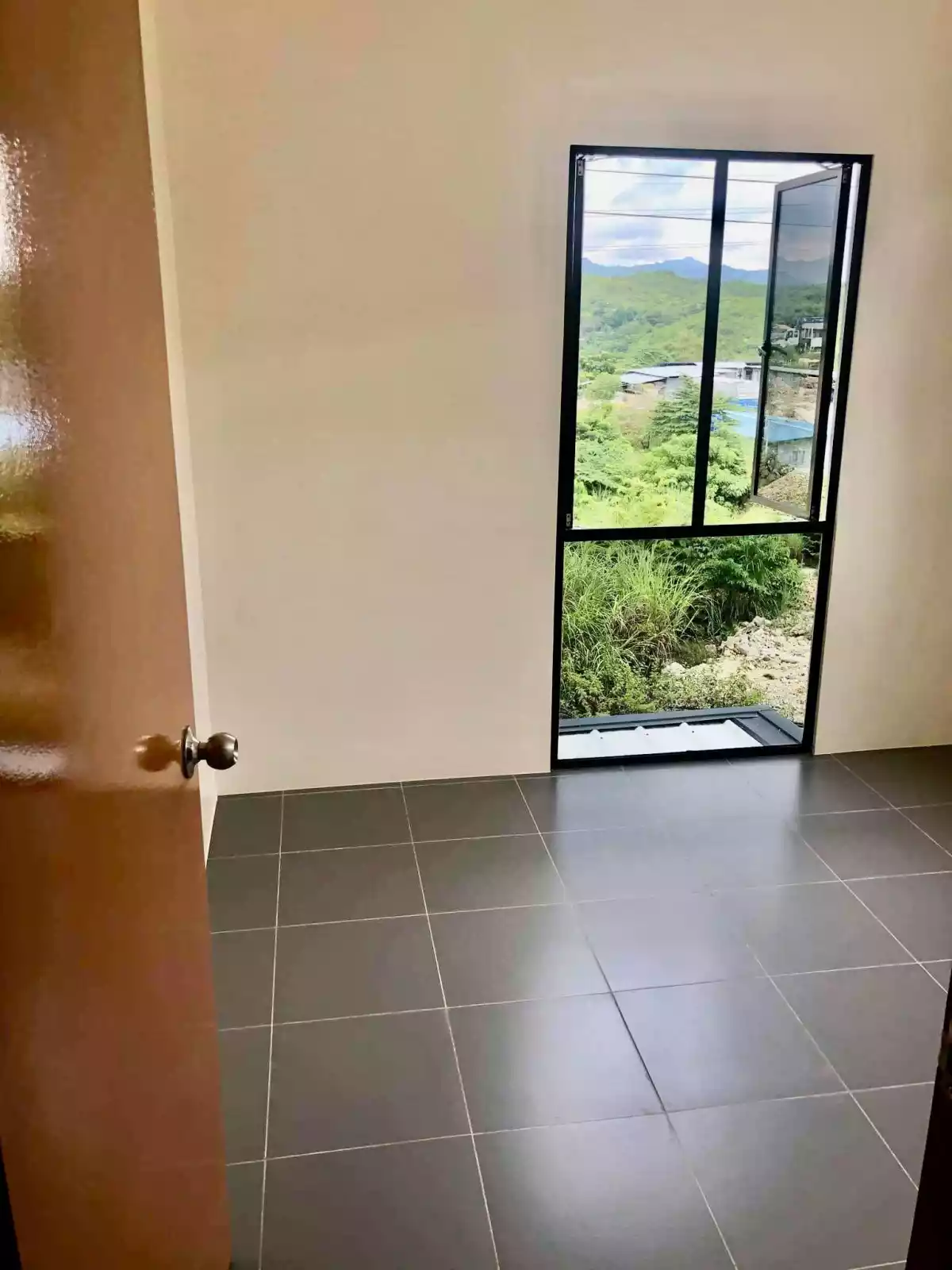 For Assume House and Lot in AMOA by AboitizLand  - photo 5
