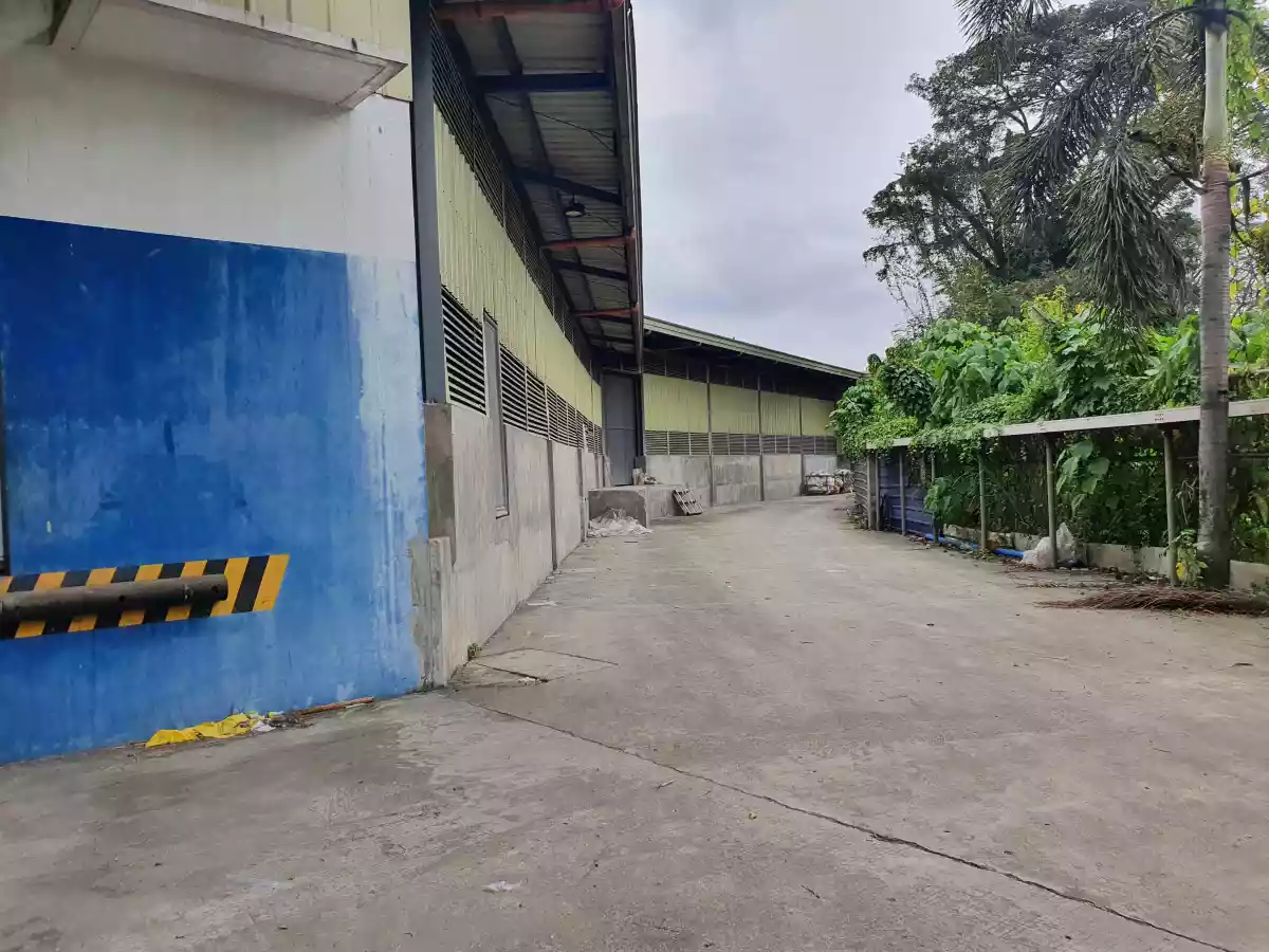 Open photo 15 of 16 — PLASTIC FACTORY FOR SALE