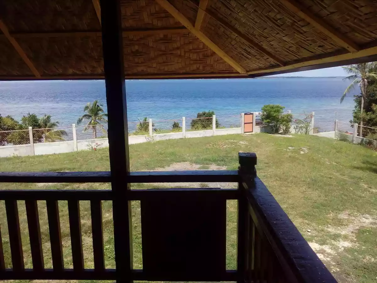 Beach/Cliff Lot with Native House - photo 2