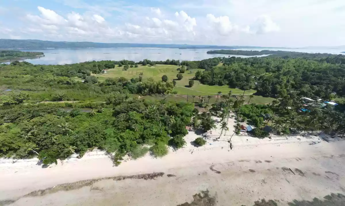 090-2023012181 — Beach Lot in Nueva Valencia, Guimaras, Philippines — Photo 2