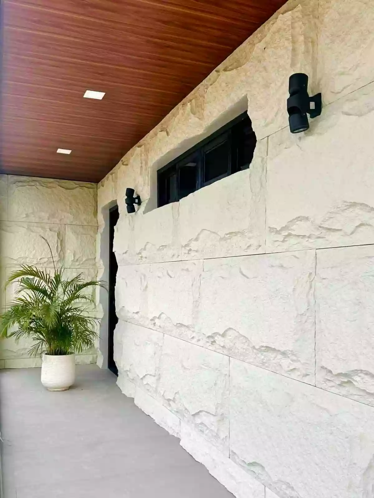 MODERN HOUSE FPR SALE INSIDE CEBU ROYALE ESTATE CONSOLACION 35M ONLY — House and Lot in Consolacion, Cebu, Philippines — Photo 3