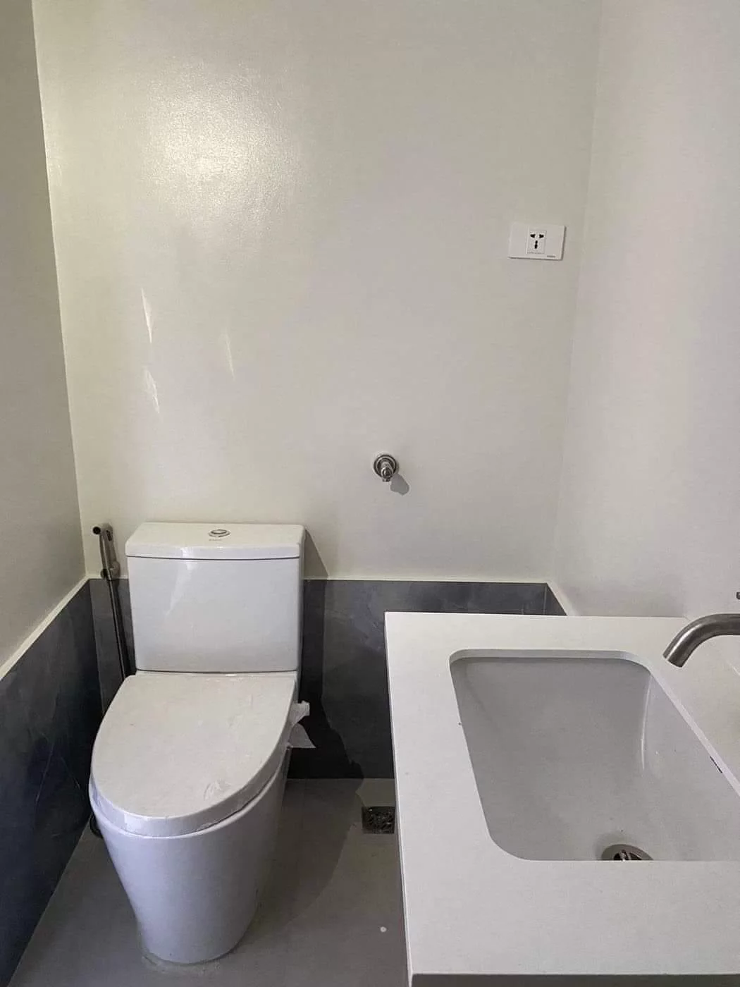 Open photo 11 of 12 — For Assume One BR Condo with Parking Included at Primeworld District Mactan